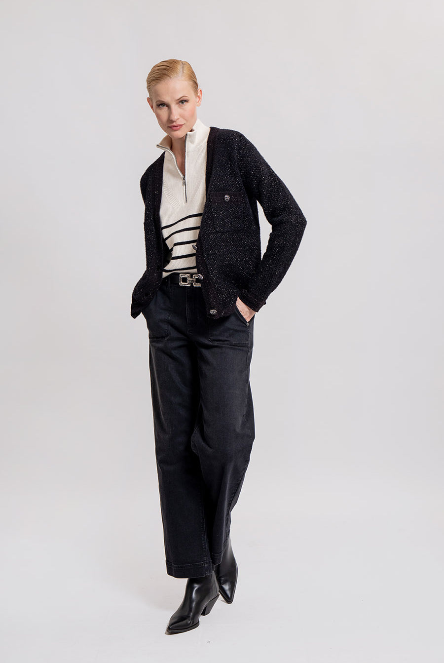 Cardigan noir esprit couture avec boutons bijoux | Elora