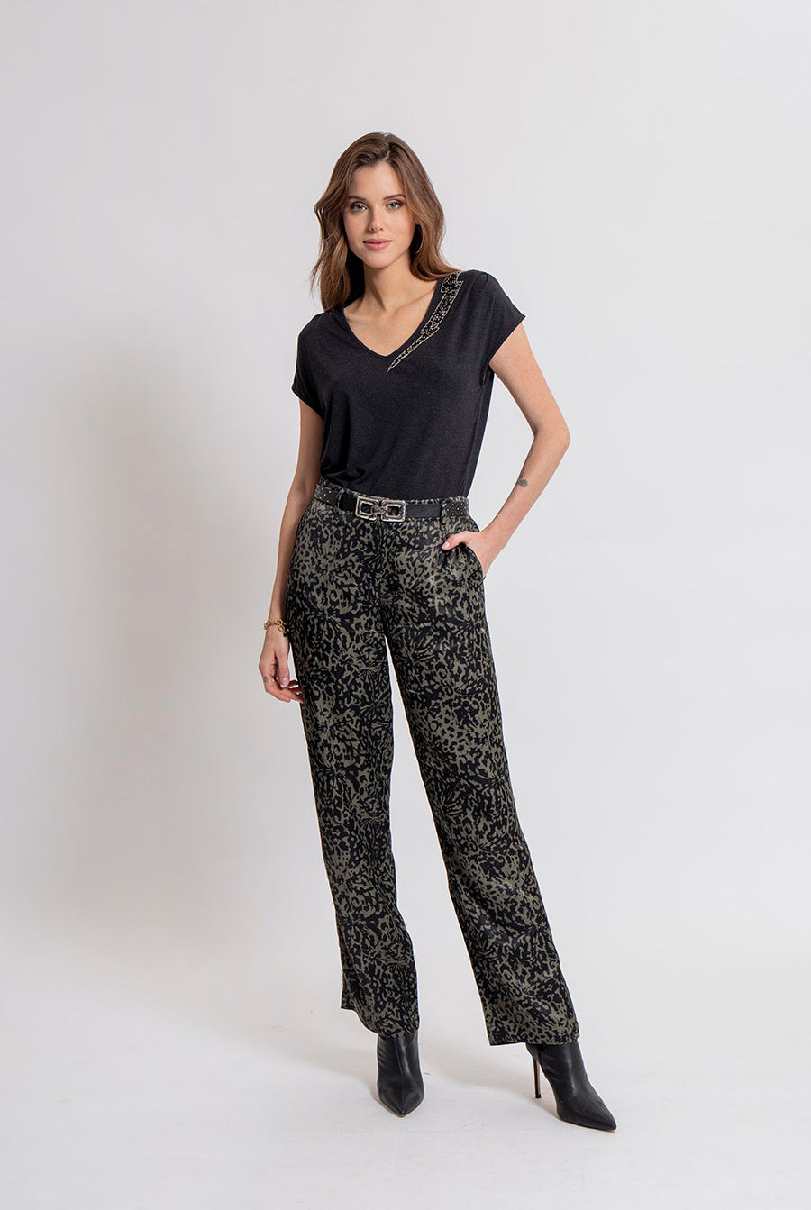 Tee shirt anthracite avec broderies perlées | Elora