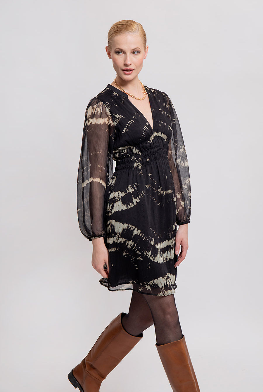 Robe cintrée imprimé tie and dye noir et beige | Elora