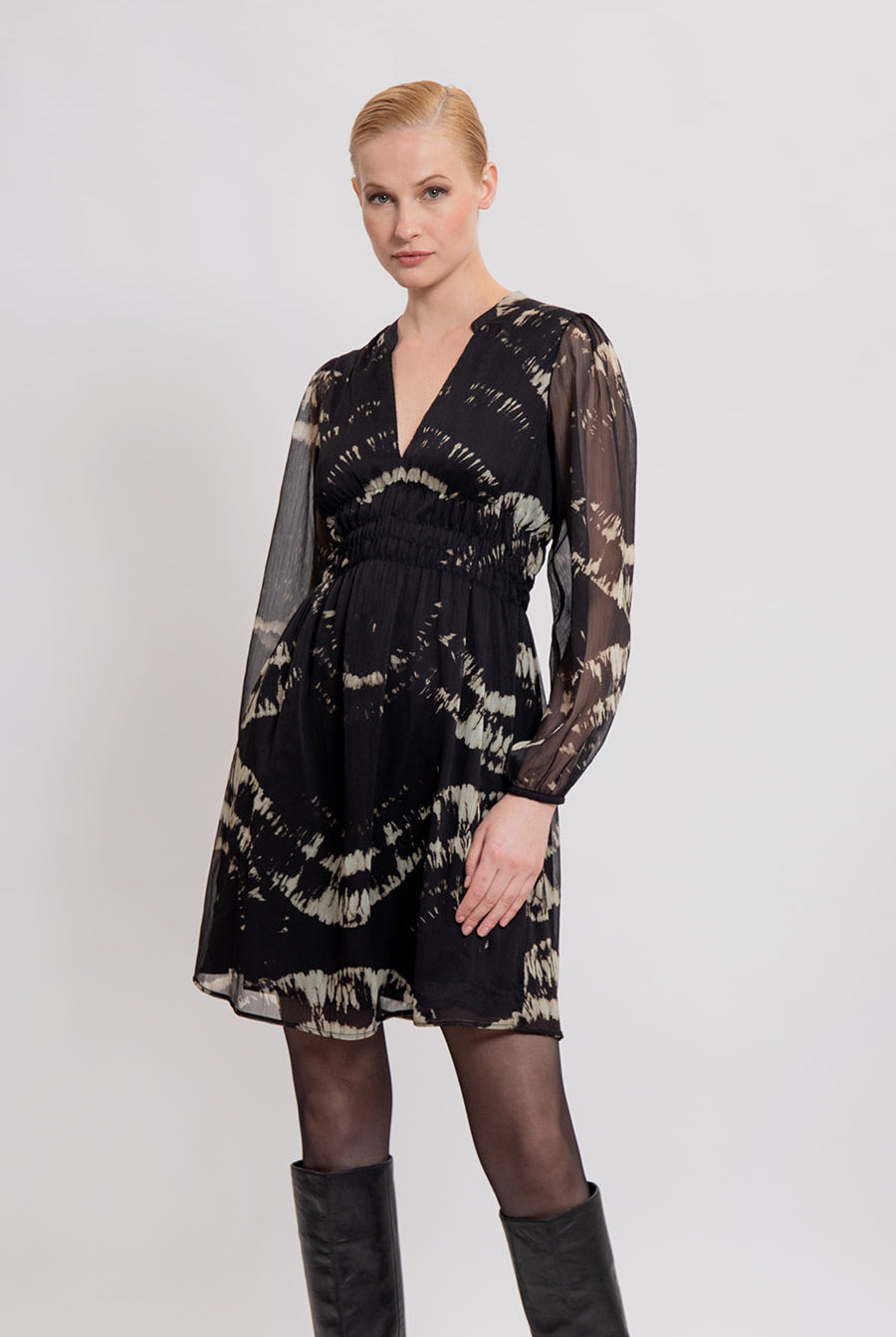 Robe cintrée imprimé tie and dye noir et beige | Elora
