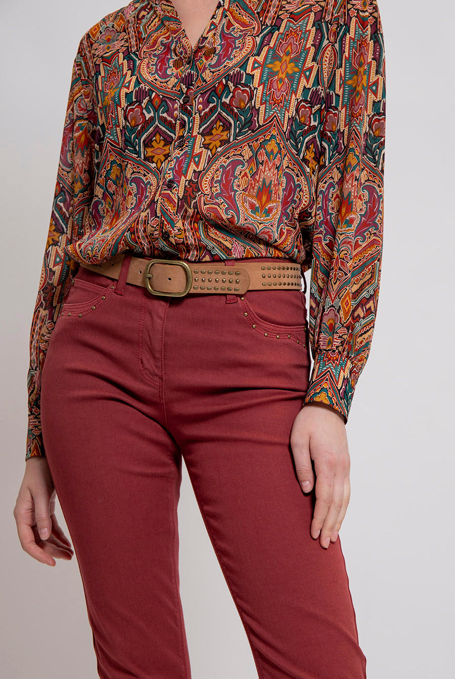 Pantalon coupe slim 5 poches coloris grenat | Elora