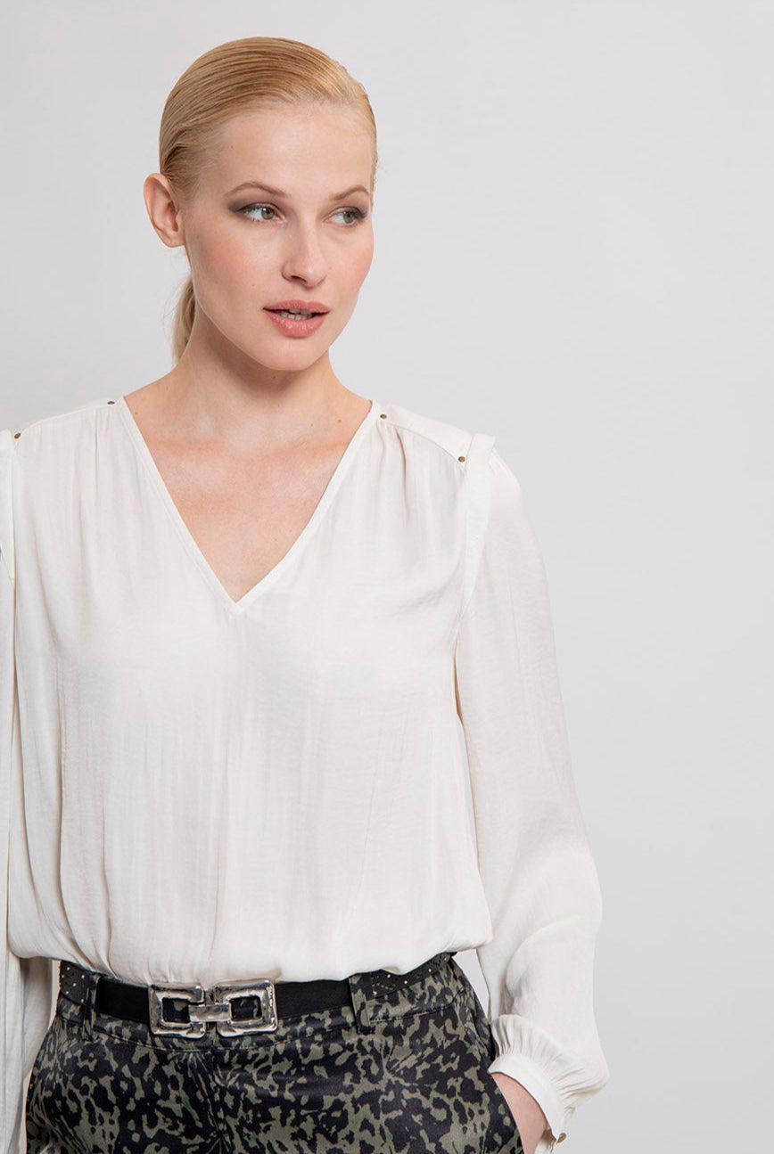 Blouse fluide motif ailes clouté coloris crème | Elora