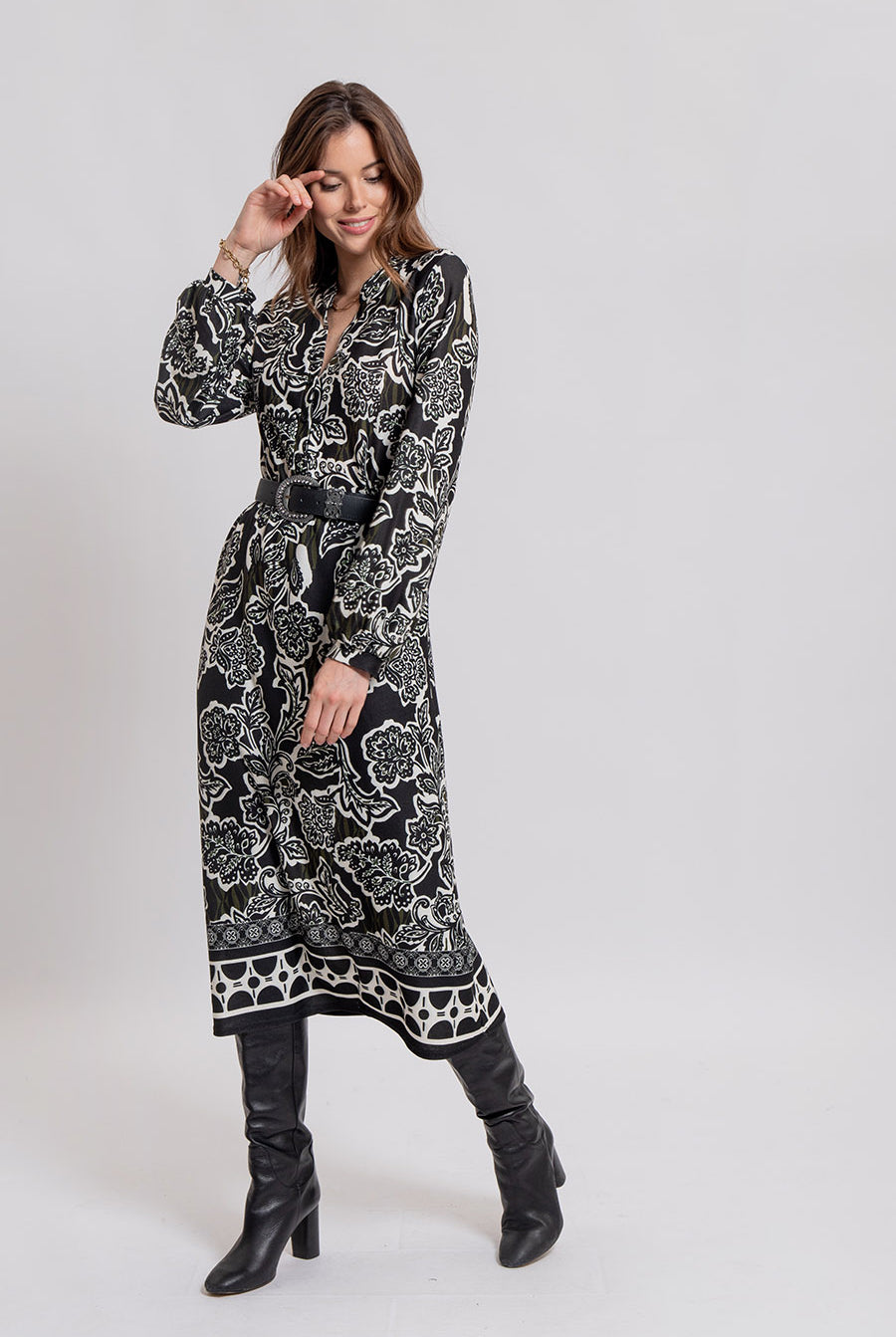 Robe au maxi motif floral imprimé écru et noir | Elora