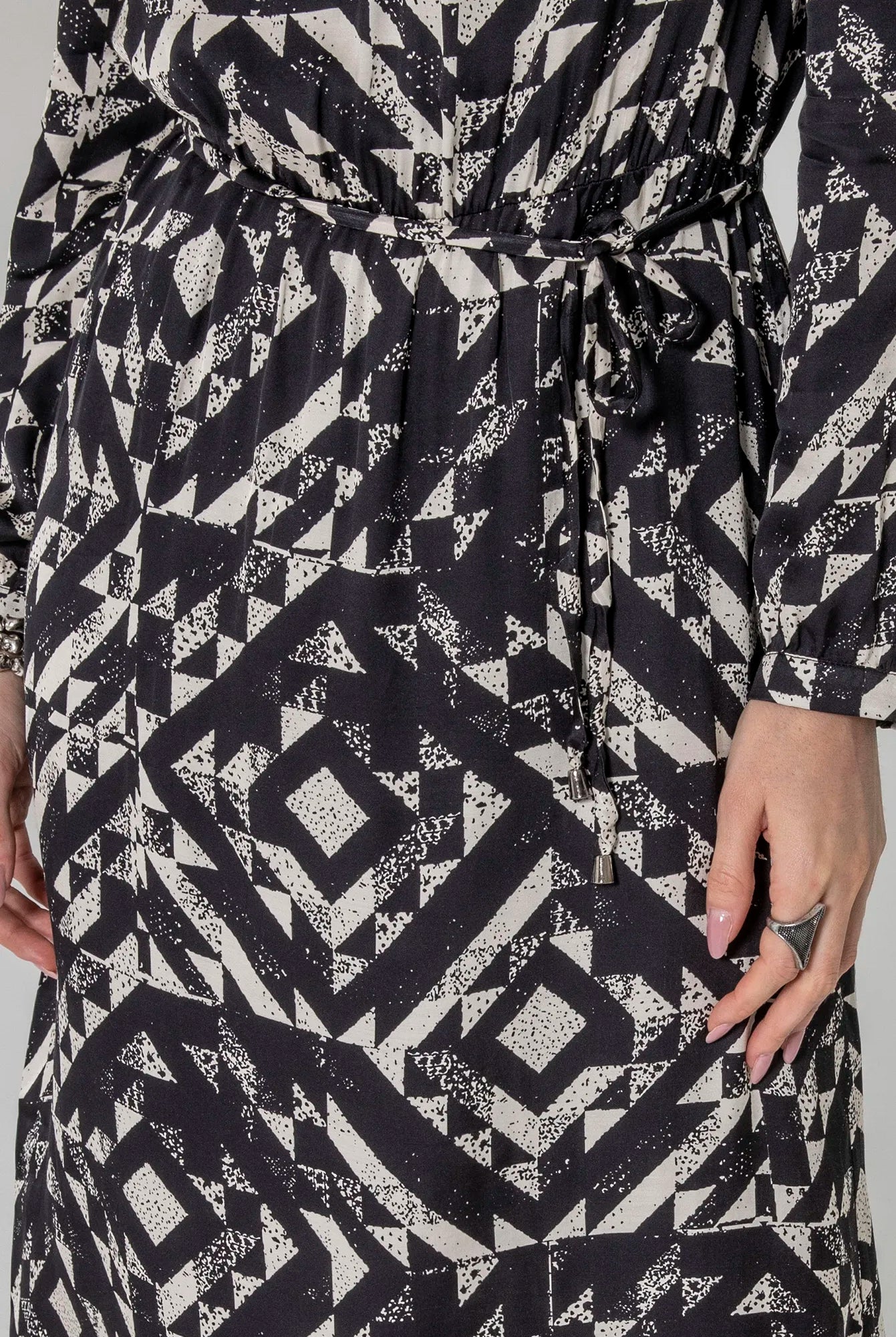 Robe longue imprimé graphique écru et noir | Elora