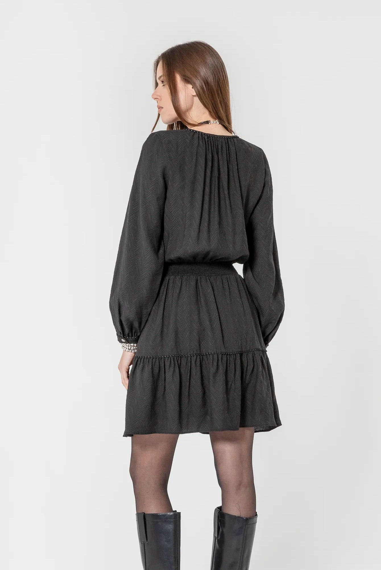 Robe courte cintrée noir | Elora