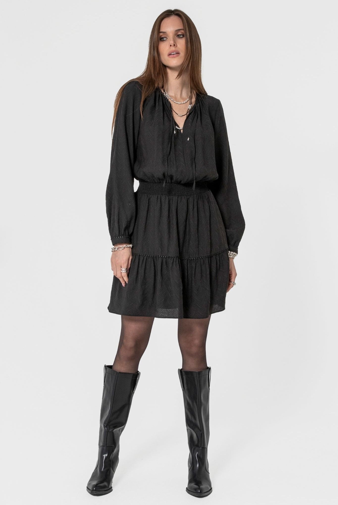 Robe courte cintrée noir | Elora