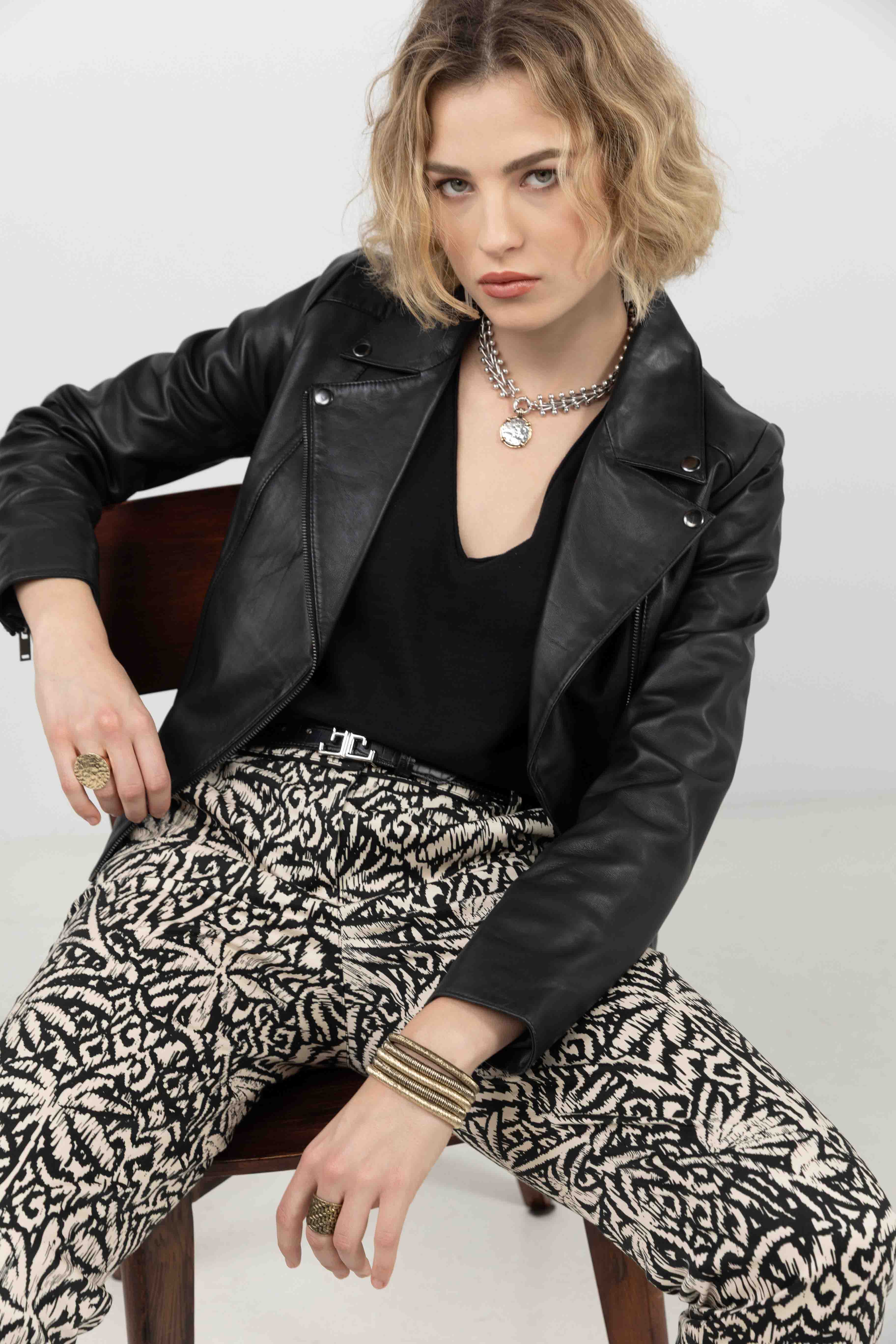 T-shirt noir épaules en crochet | Elora