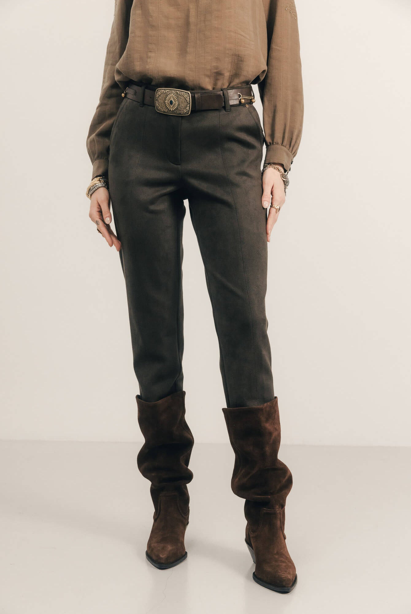 Pantalon kaki suédé coupe cigarette | Elora