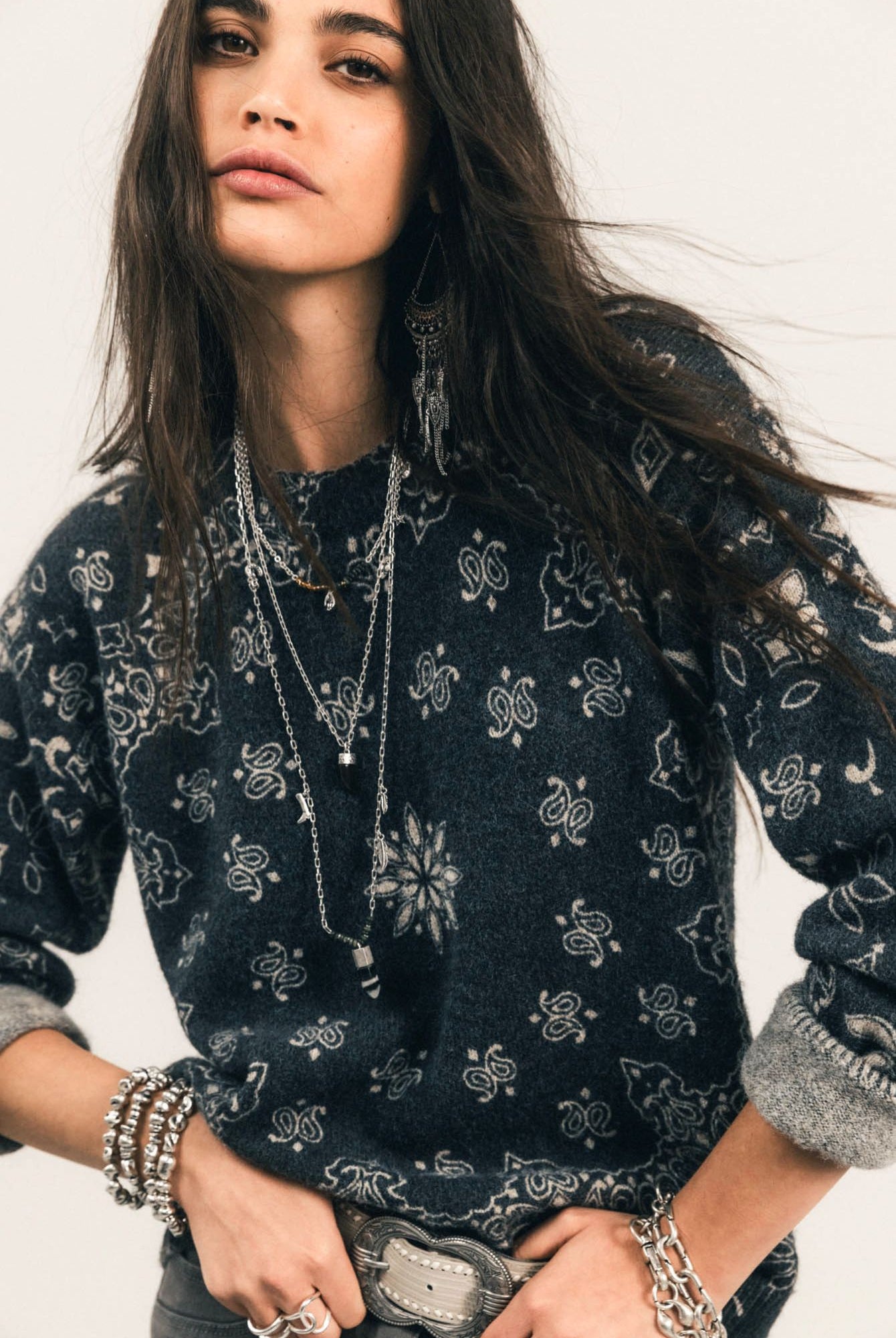 Pull gris imprimé bandana bohème | Elora