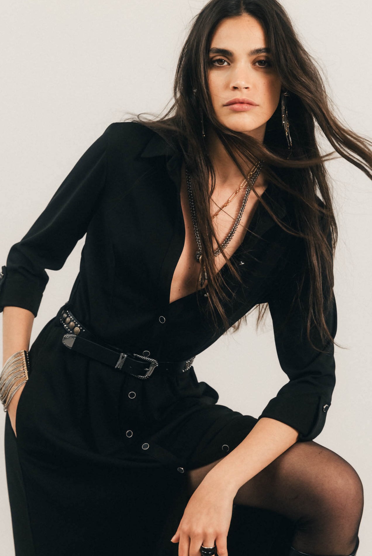 Robe chemise noire fluide intemporelle | Elora