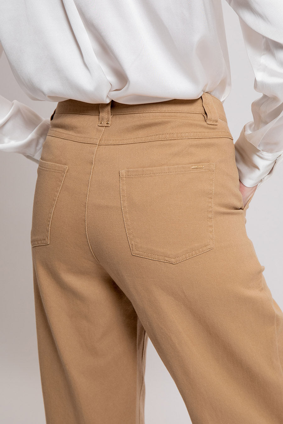 Pantalon coupe loose coloris beige | Elora