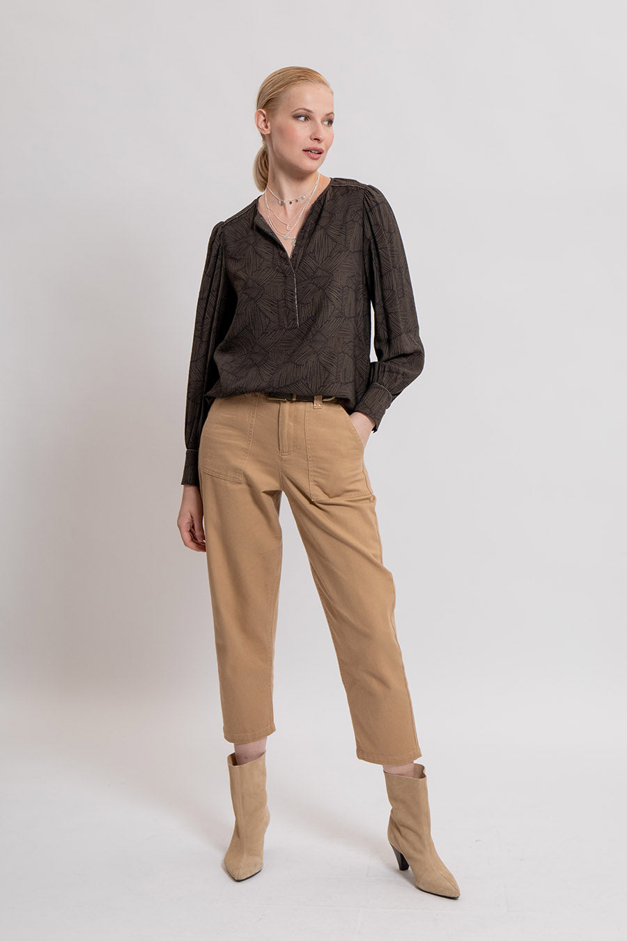 Blouse imprimé graphique bicolore kaki et noir | Elora