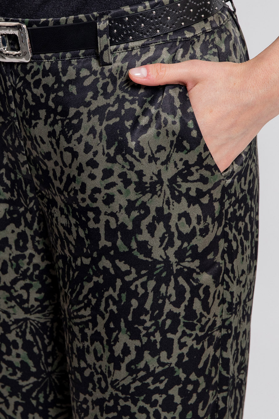 Pantalon Palazzo en satin imprimé sauvage kaki et noir | Elora