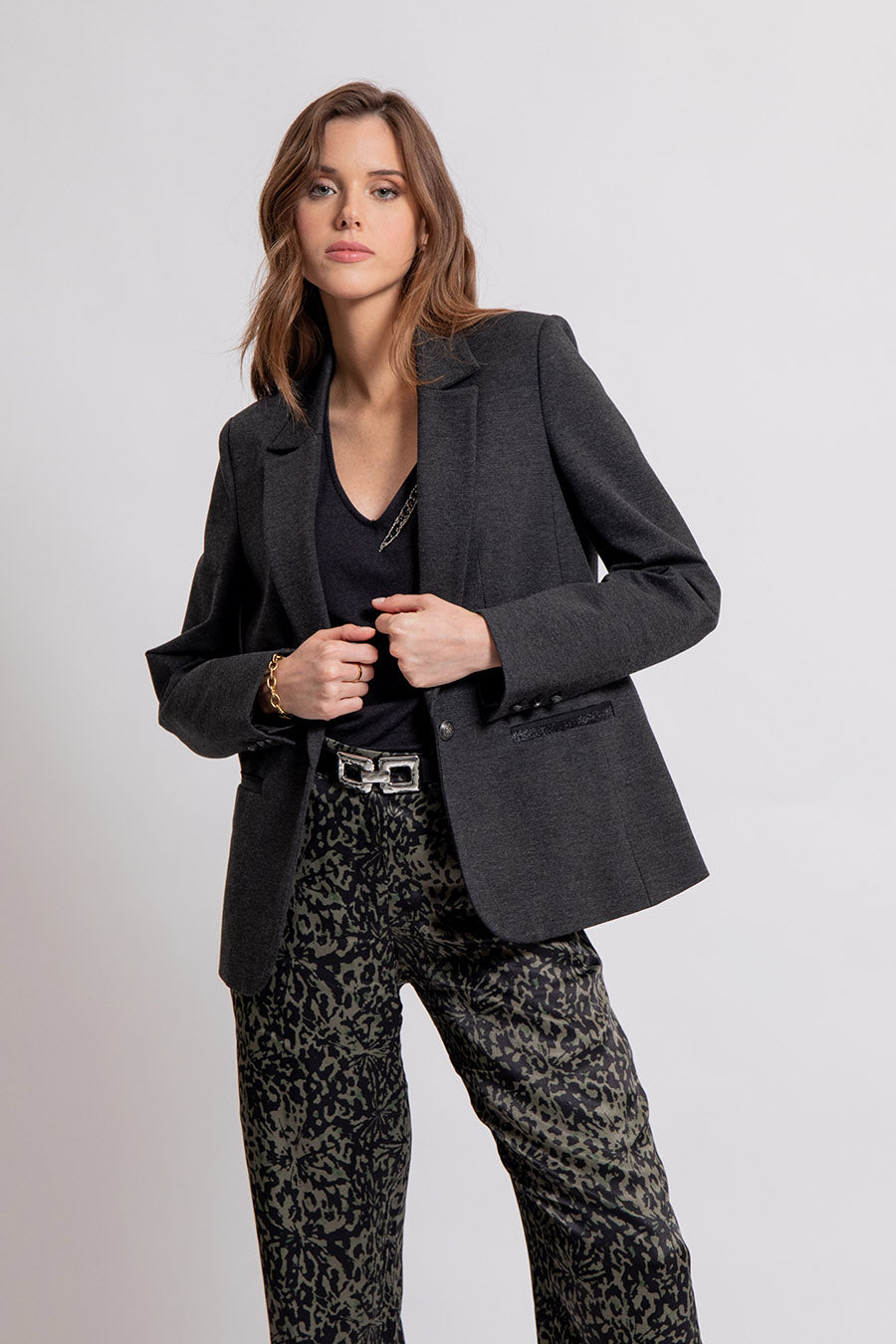 Pantalon Palazzo en satin imprimé sauvage kaki et noir | Elora