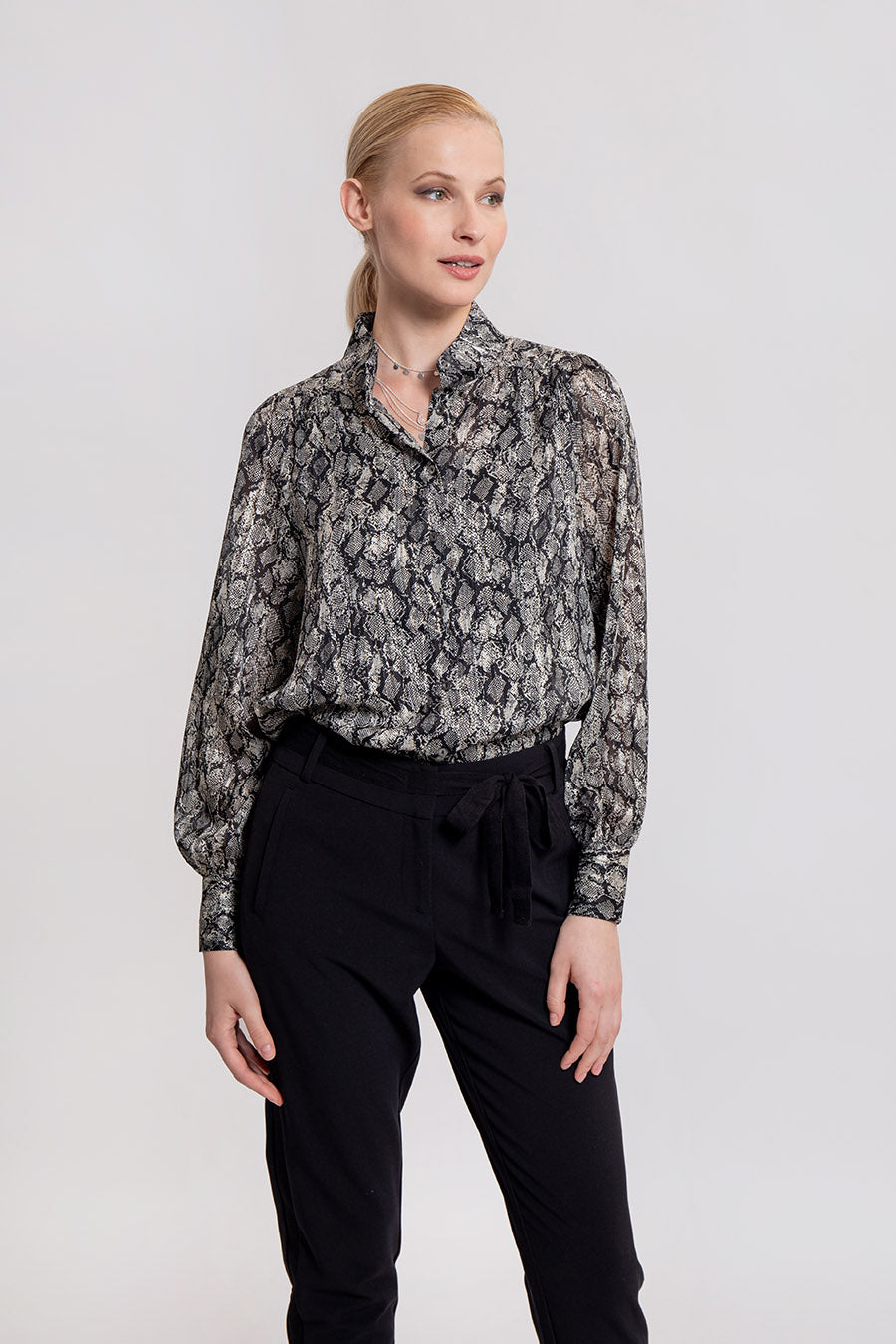 Blouse imprimé serpent noir et beige | Elora