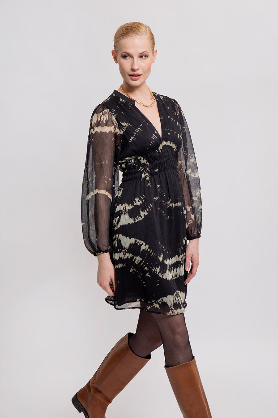 Robe cintrée imprimé tie and dye noir et beige | Elora