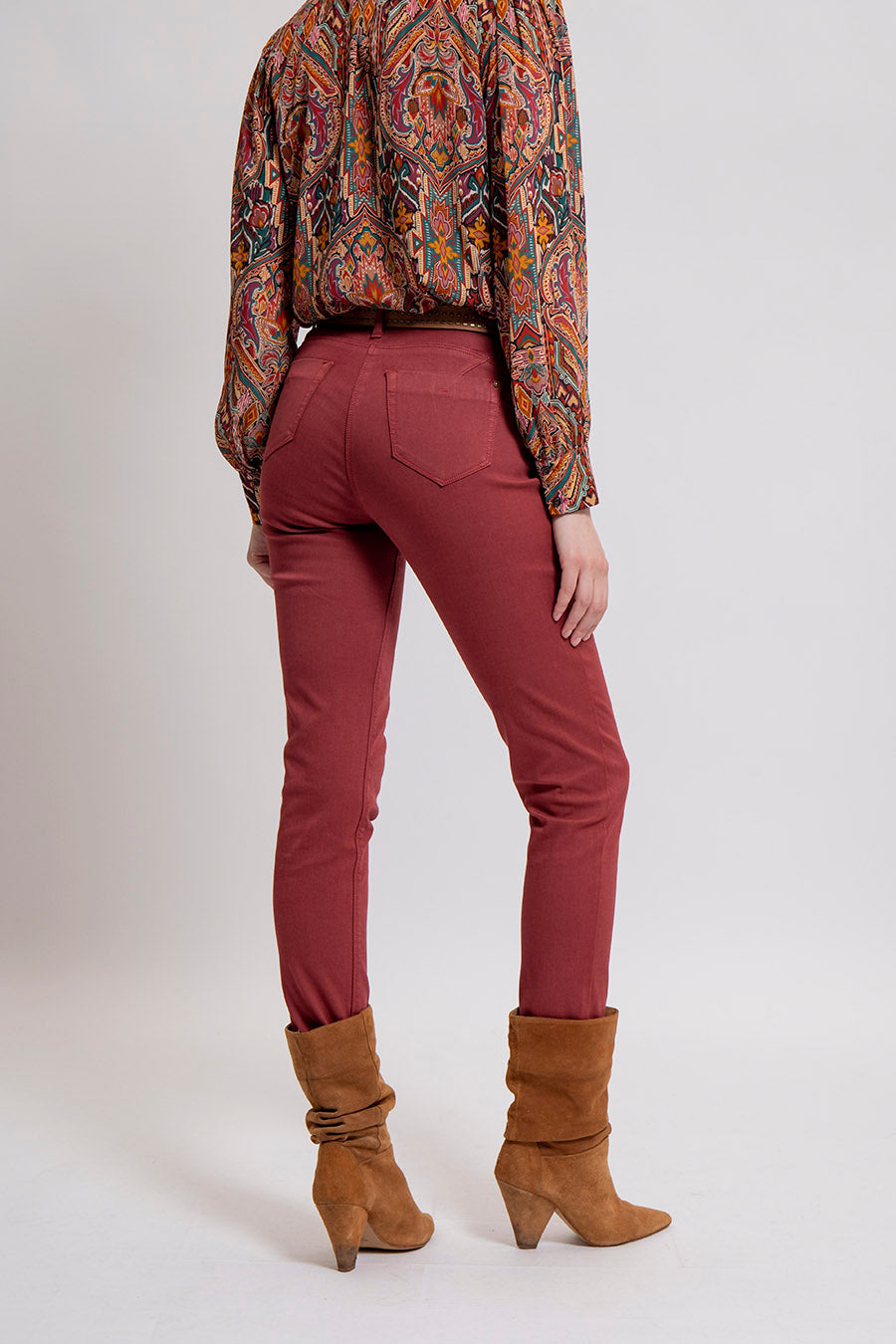 Pantalon coupe slim 5 poches coloris grenat | Elora