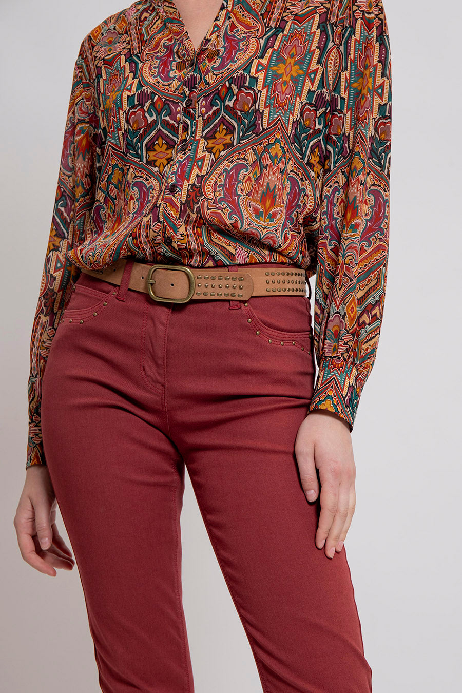 Pantalon coupe slim 5 poches coloris grenat | Elora