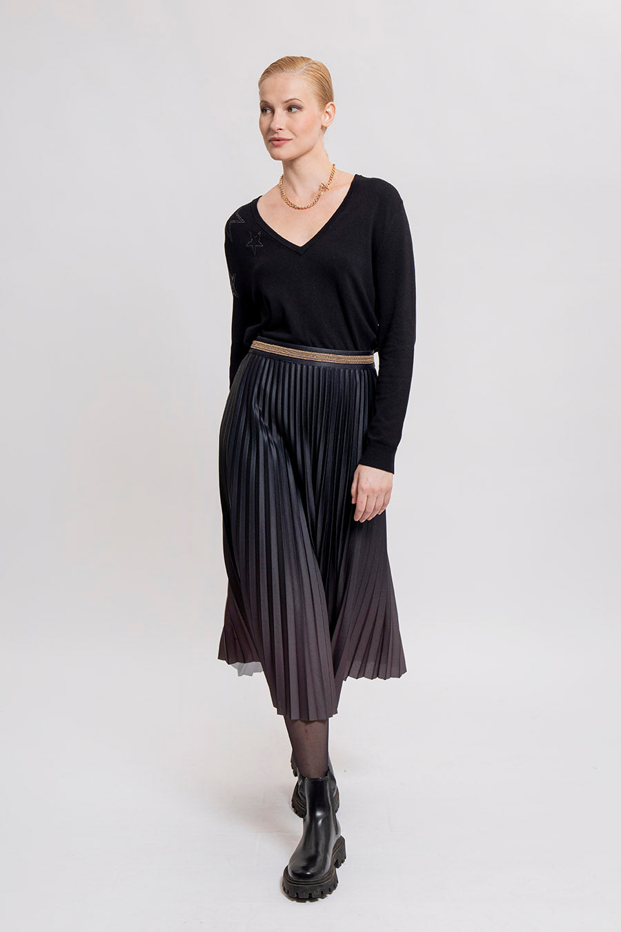 Pull fin col V noir avec étoiles strassées | Elora