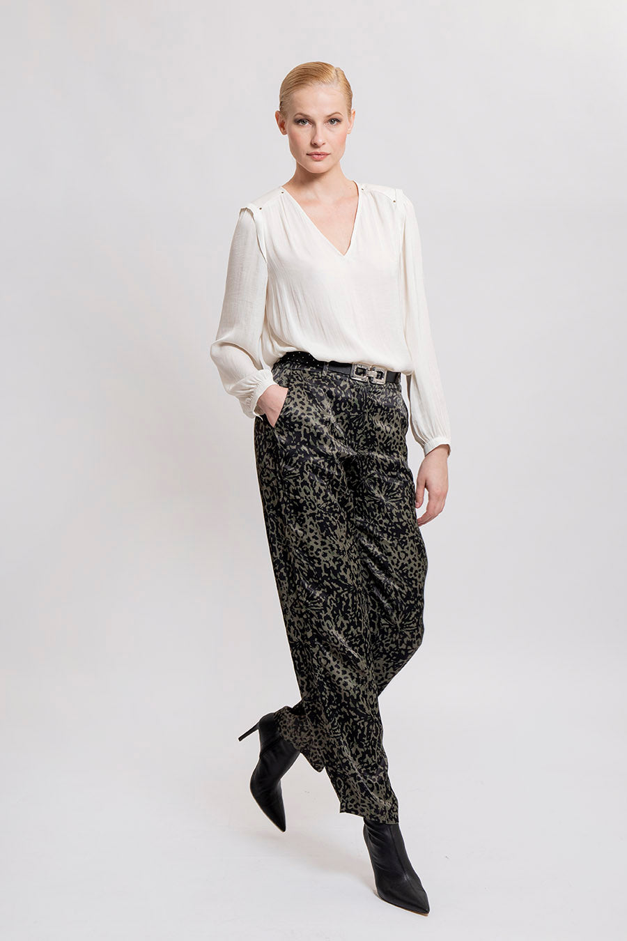 Blouse fluide motif ailes clouté coloris crème | Elora