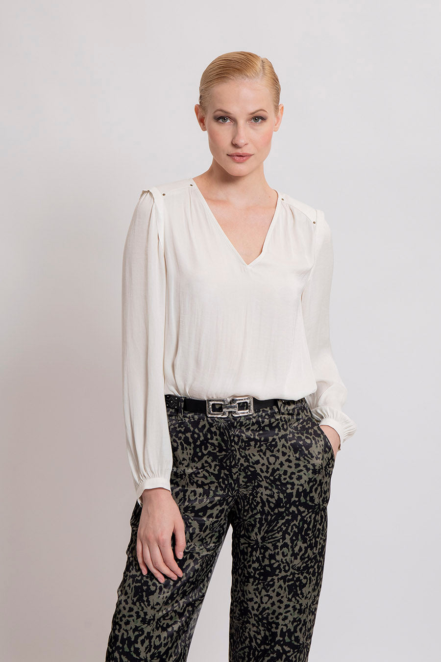 Blouse fluide motif ailes clouté coloris crème | Elora