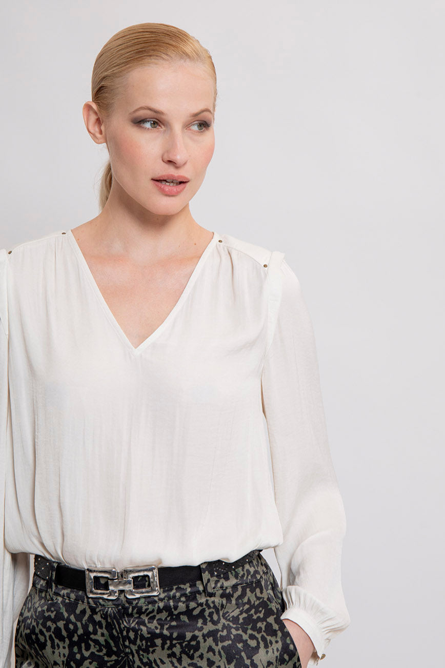 Blouse fluide motif ailes clouté coloris crème | Elora