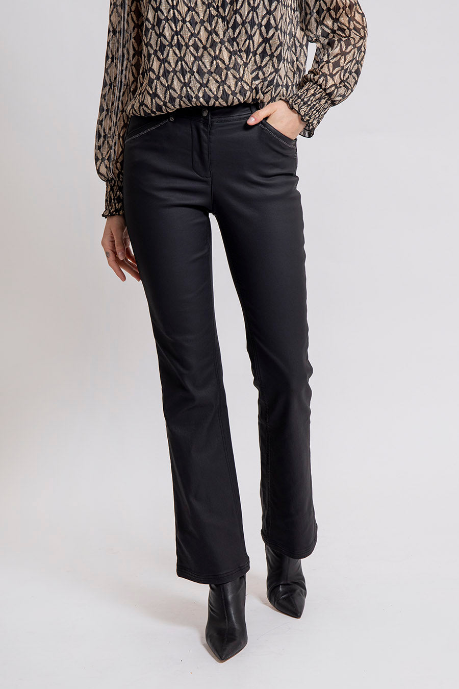 Pantalon noir coupe flare enduit effet cuir | Elora