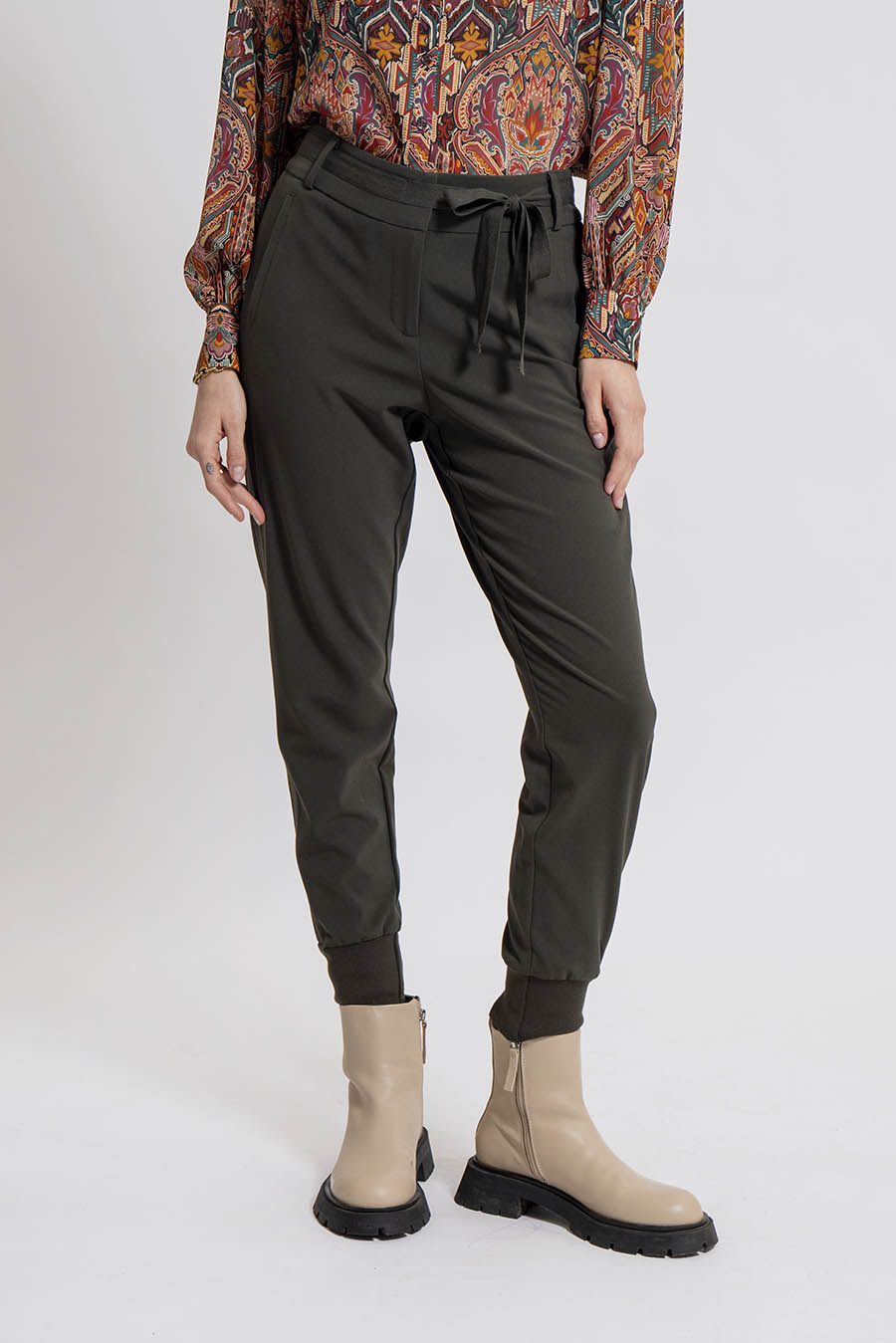 Pantalon esprit néo jogging coloris kaki | Elora