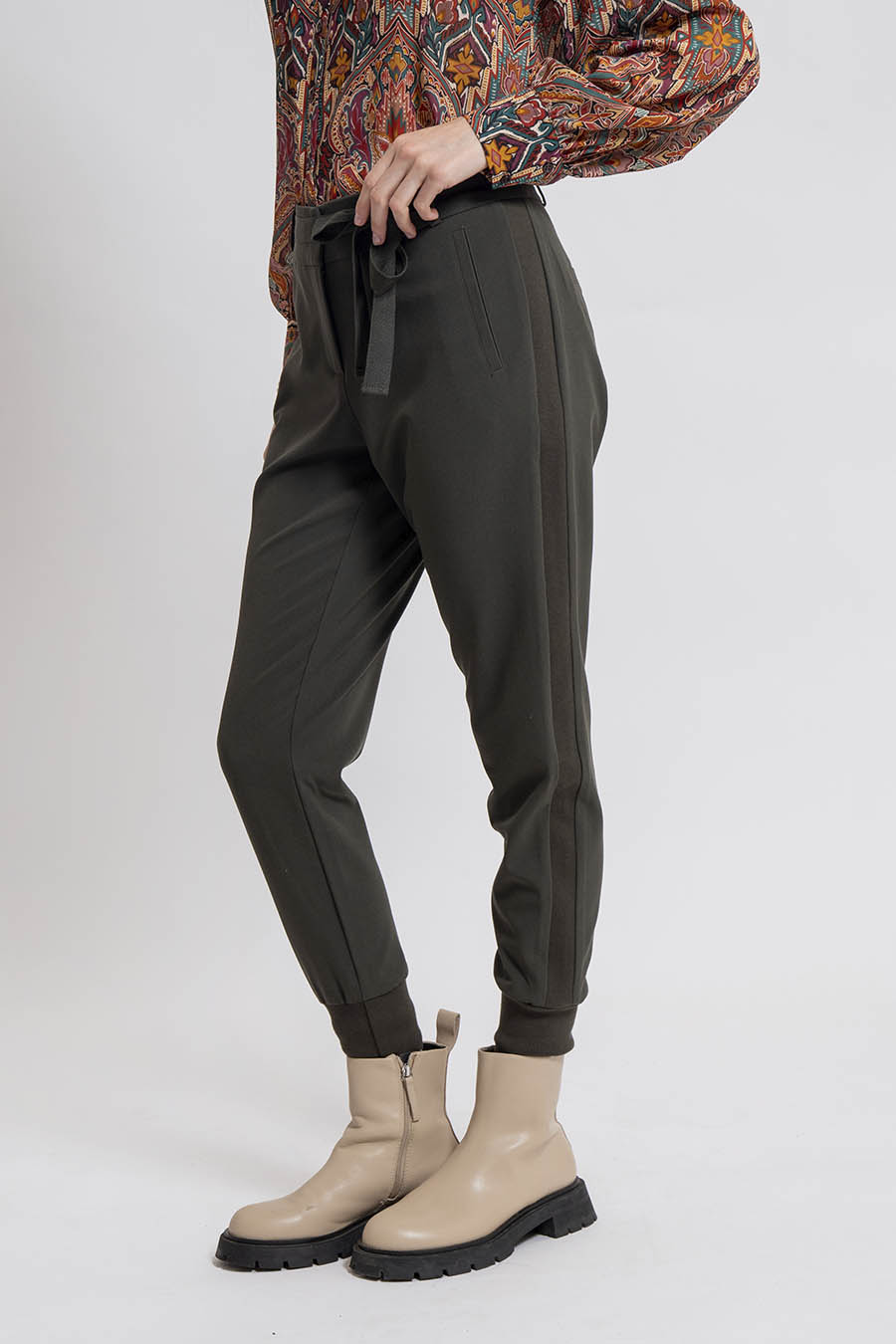 Pantalon esprit néo jogging coloris kaki | Elora