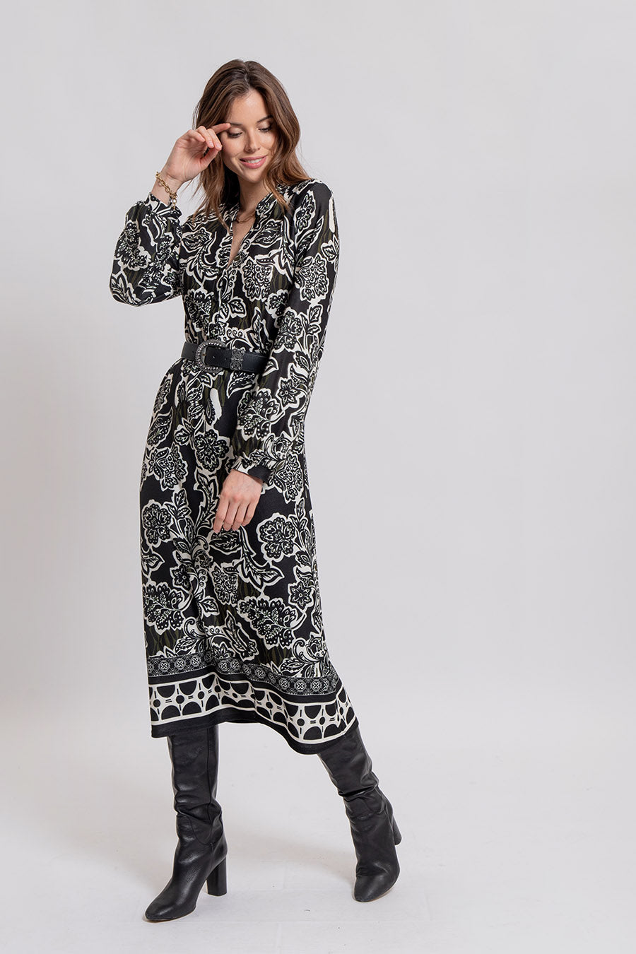 Robe au maxi motif floral imprimé écru et noir | Elora