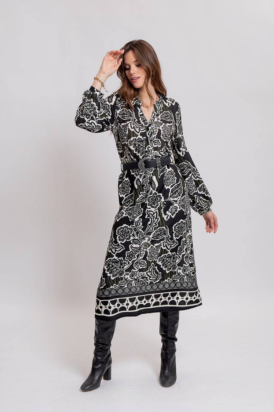 Robe au maxi motif floral imprimé écru et noir | Elora