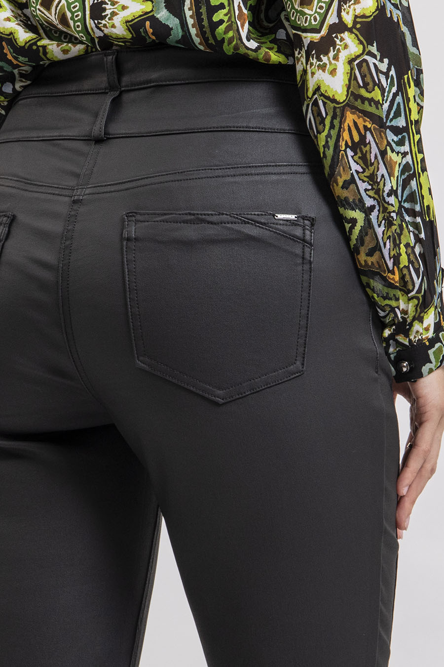 Pantalon slim enduit noir | Elora