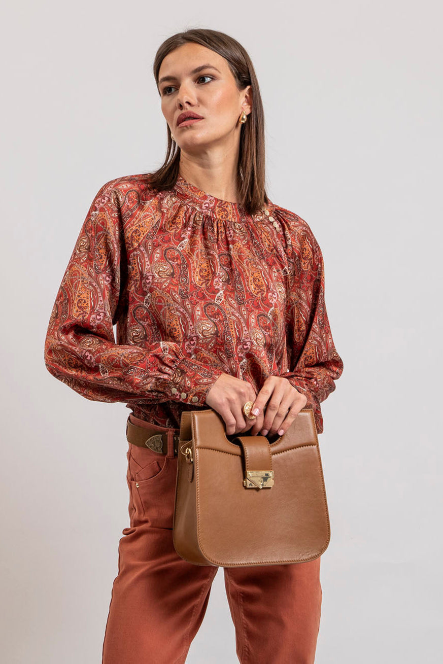 Blouse satinée motif cachemire imprimé grenat | Elora
