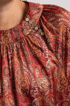 Blouse satinée motif cachemire imprimé grenat | Elora