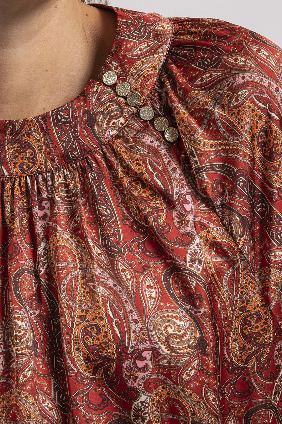 Blouse satinée motif cachemire imprimé grenat | Elora