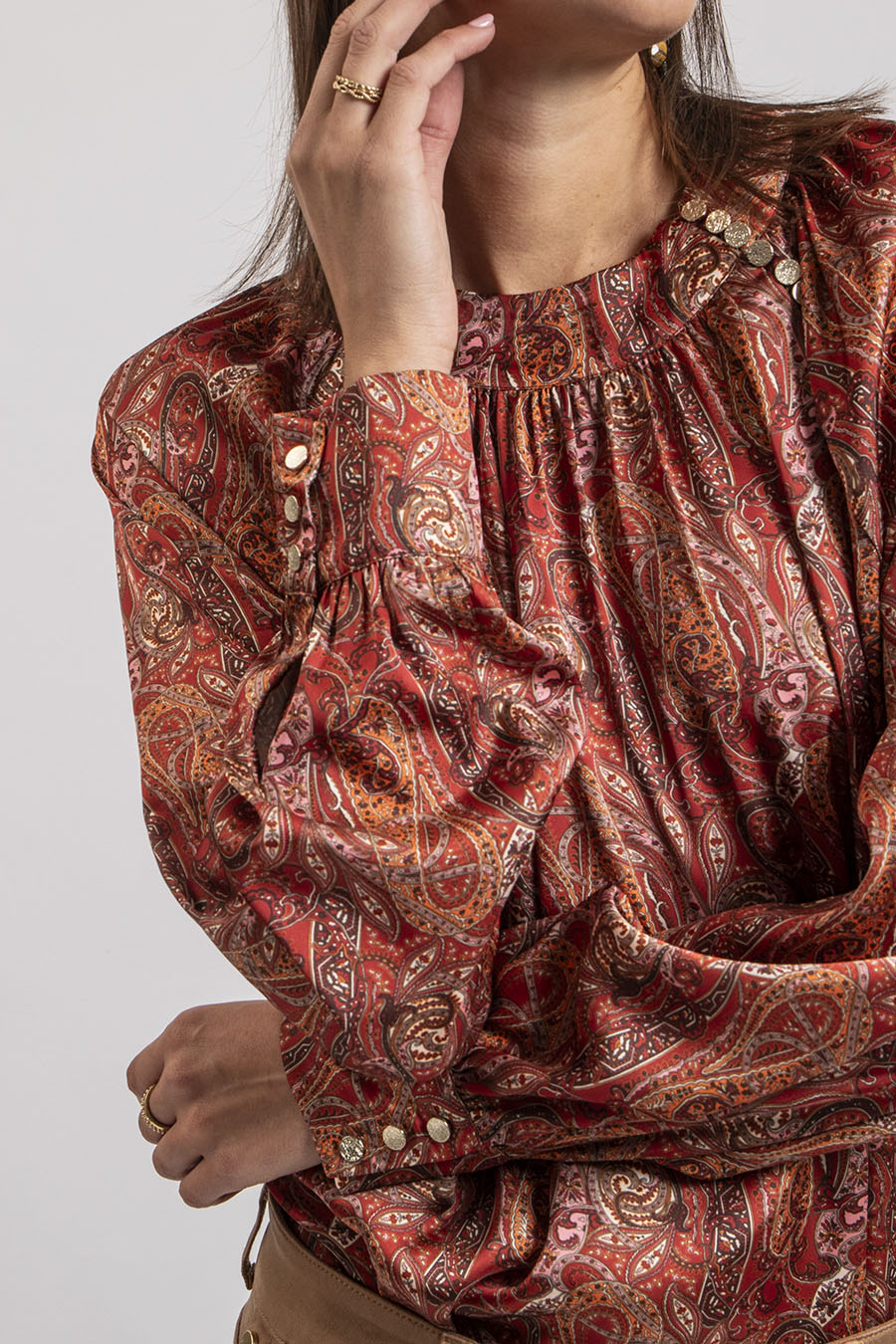 Blouse satinée motif cachemire imprimé grenat | Elora