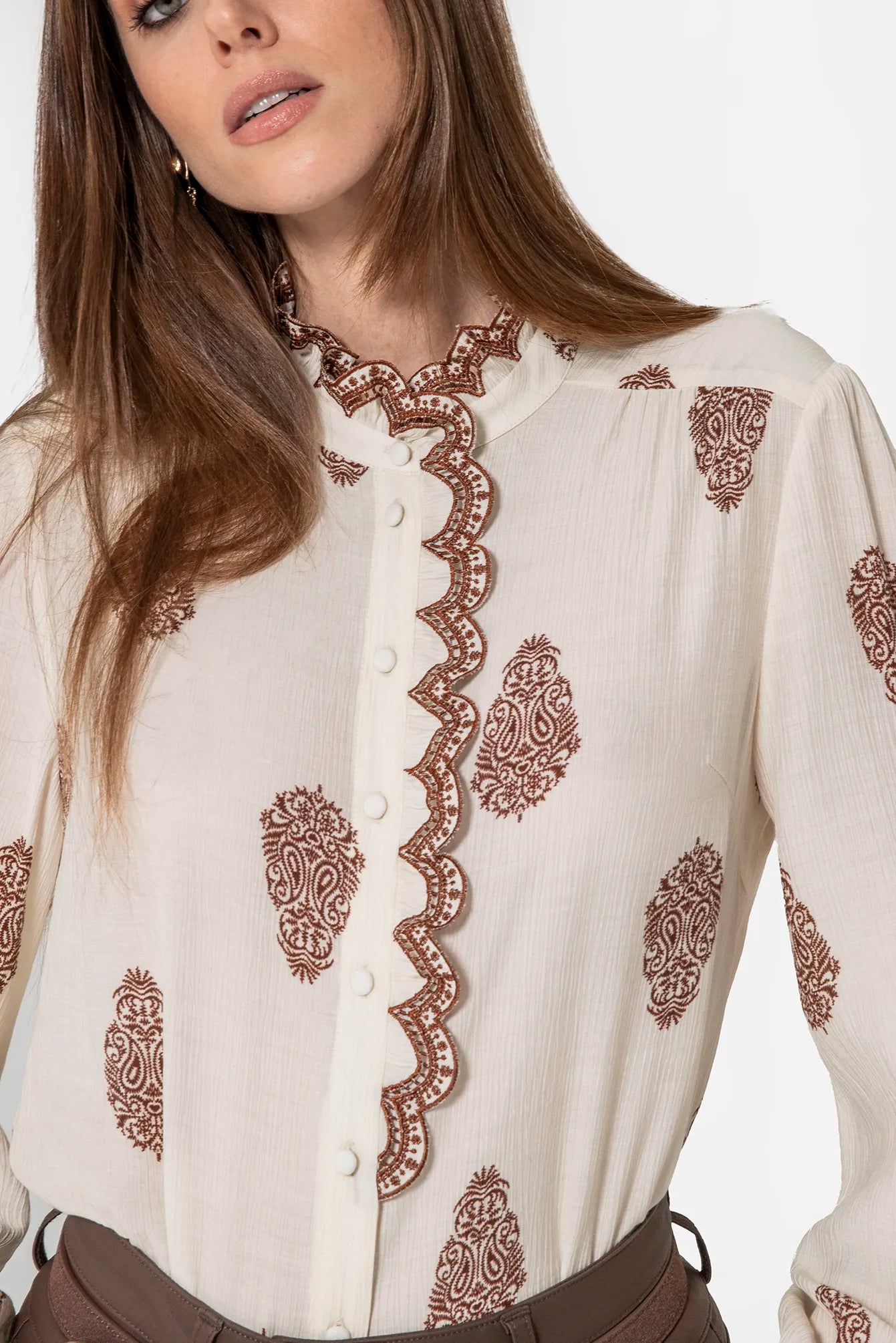Chemise esprit jabot et imprimé choco | Elora