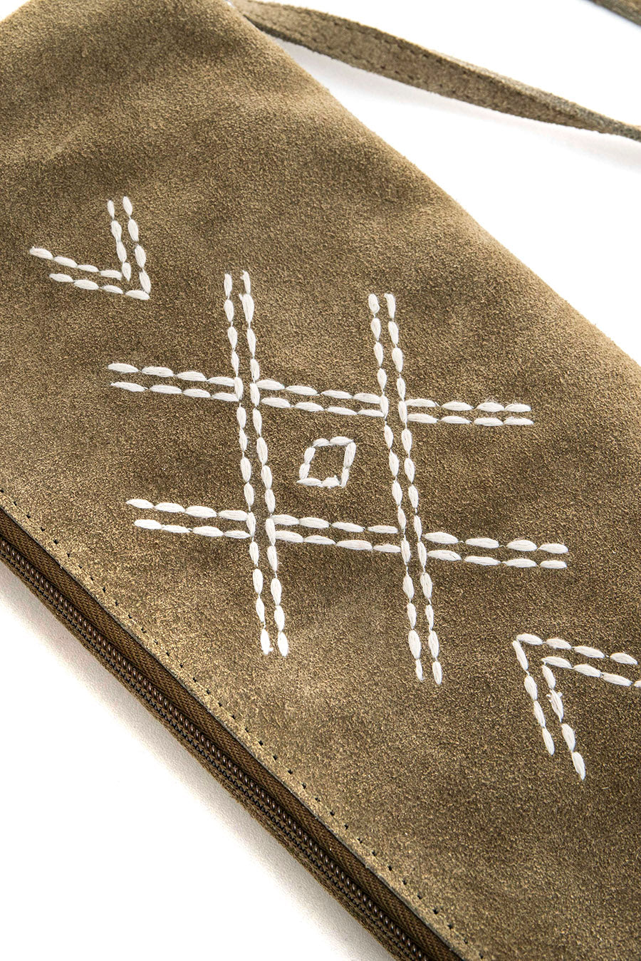 Pochette en daim sauge | Elora