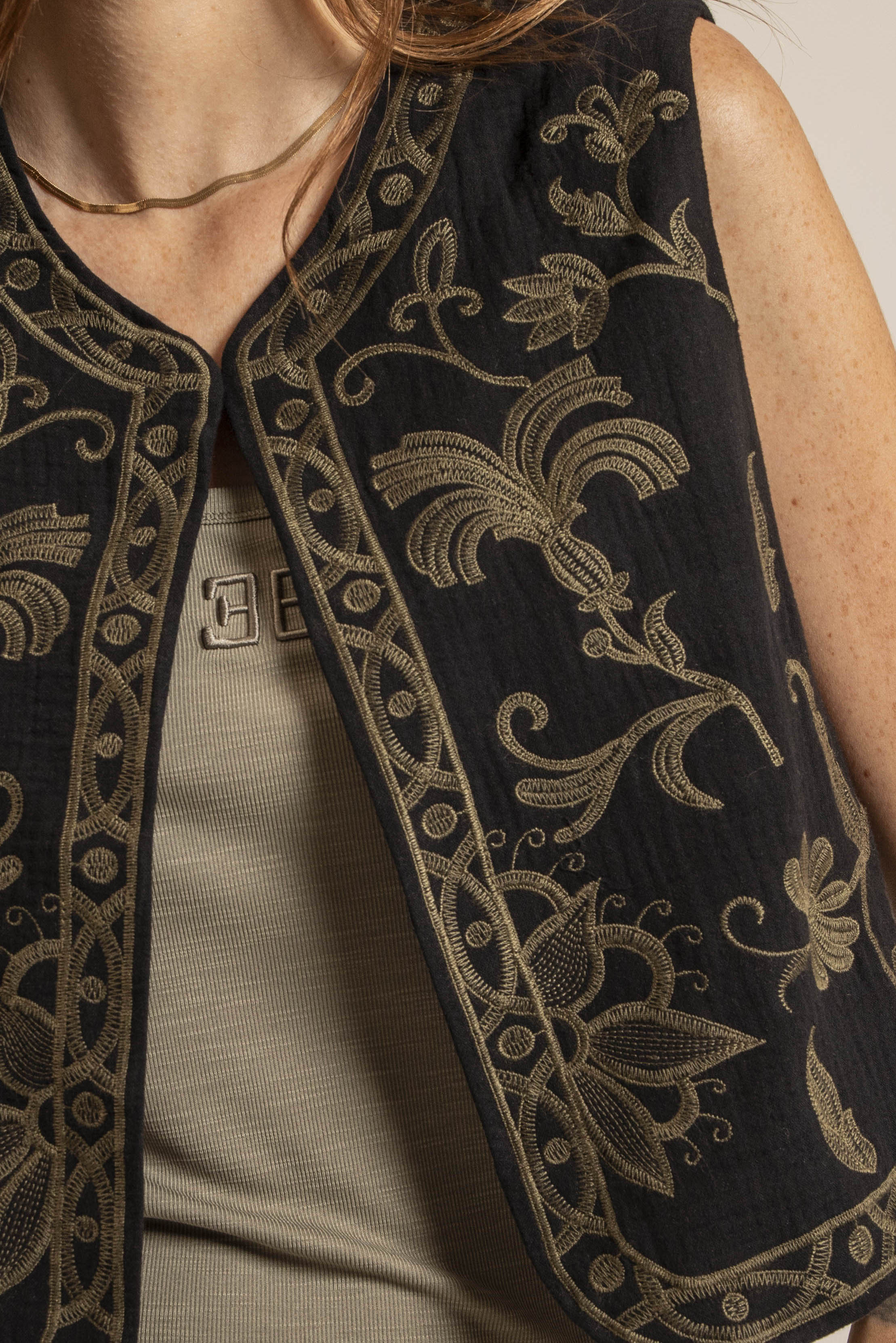 Gilet boléro noir et kaki | Elora