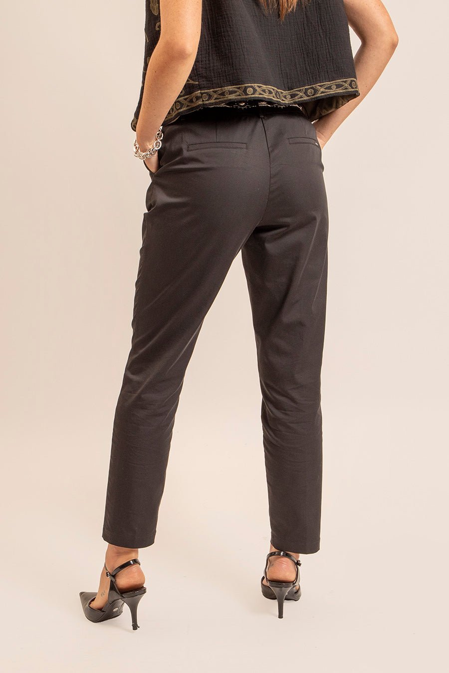 Pantalon seconde peau coloris noir | Elora