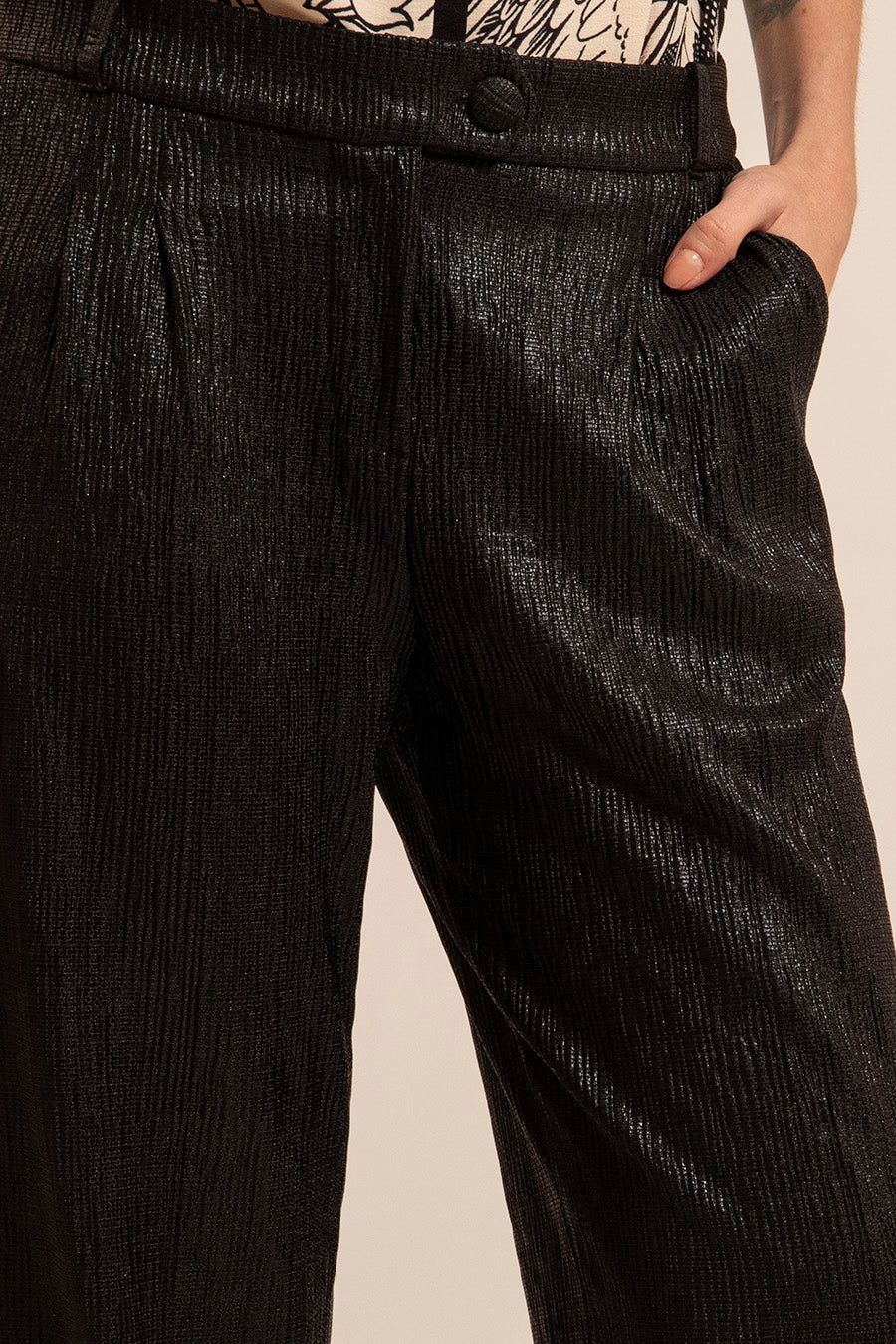 Pantalon effet métallisé noir | Elora