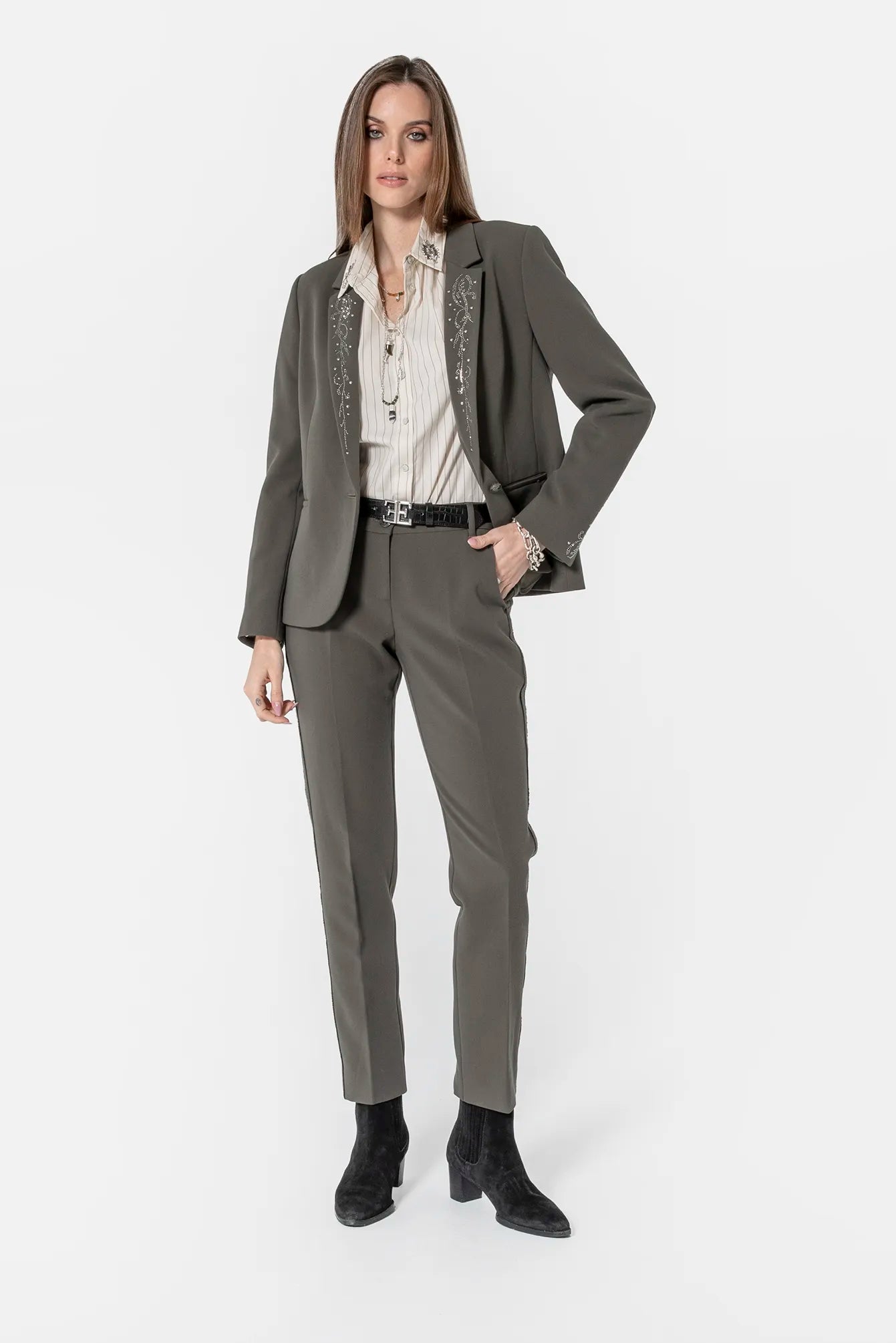 Chemise avec bijoux au col rayée écru et noir | Elora