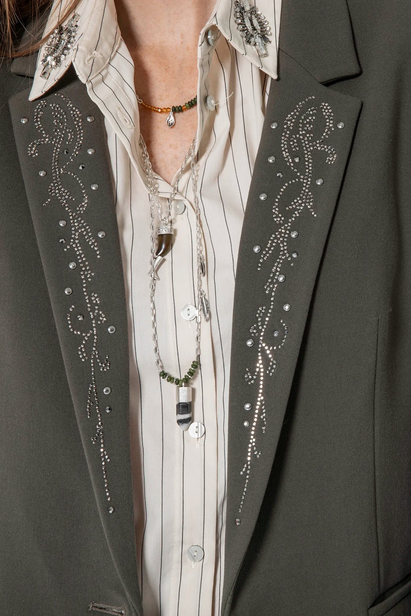 Veste tailleur à strass et clous kaki | Elora