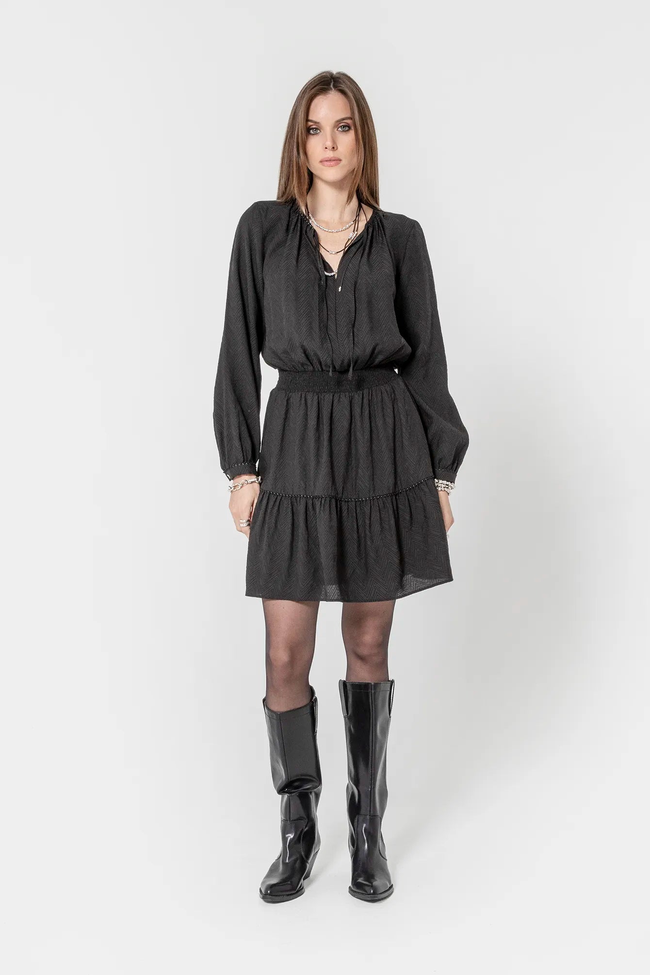 Robe courte cintrée noir | Elora