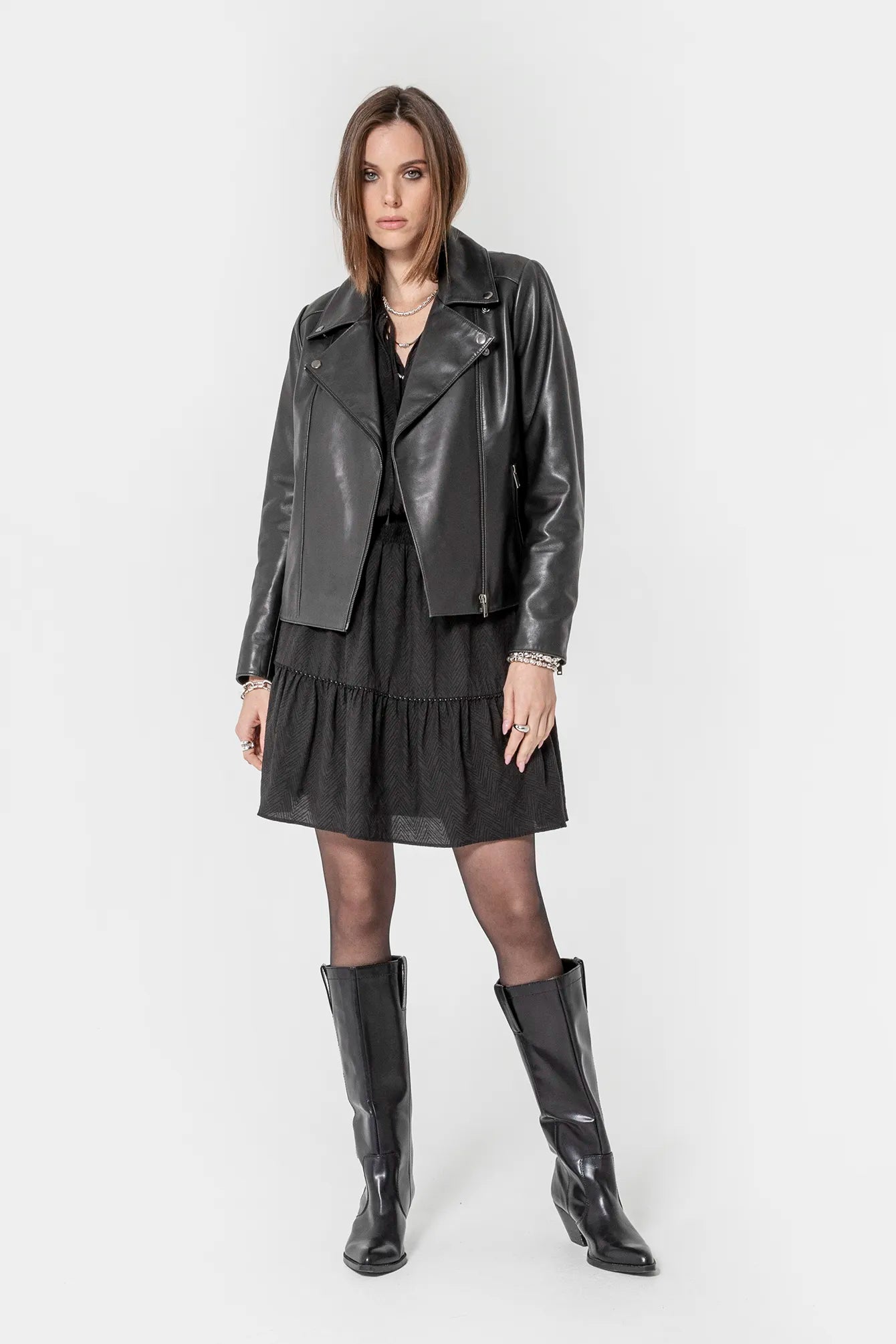 Robe courte cintrée noir | Elora