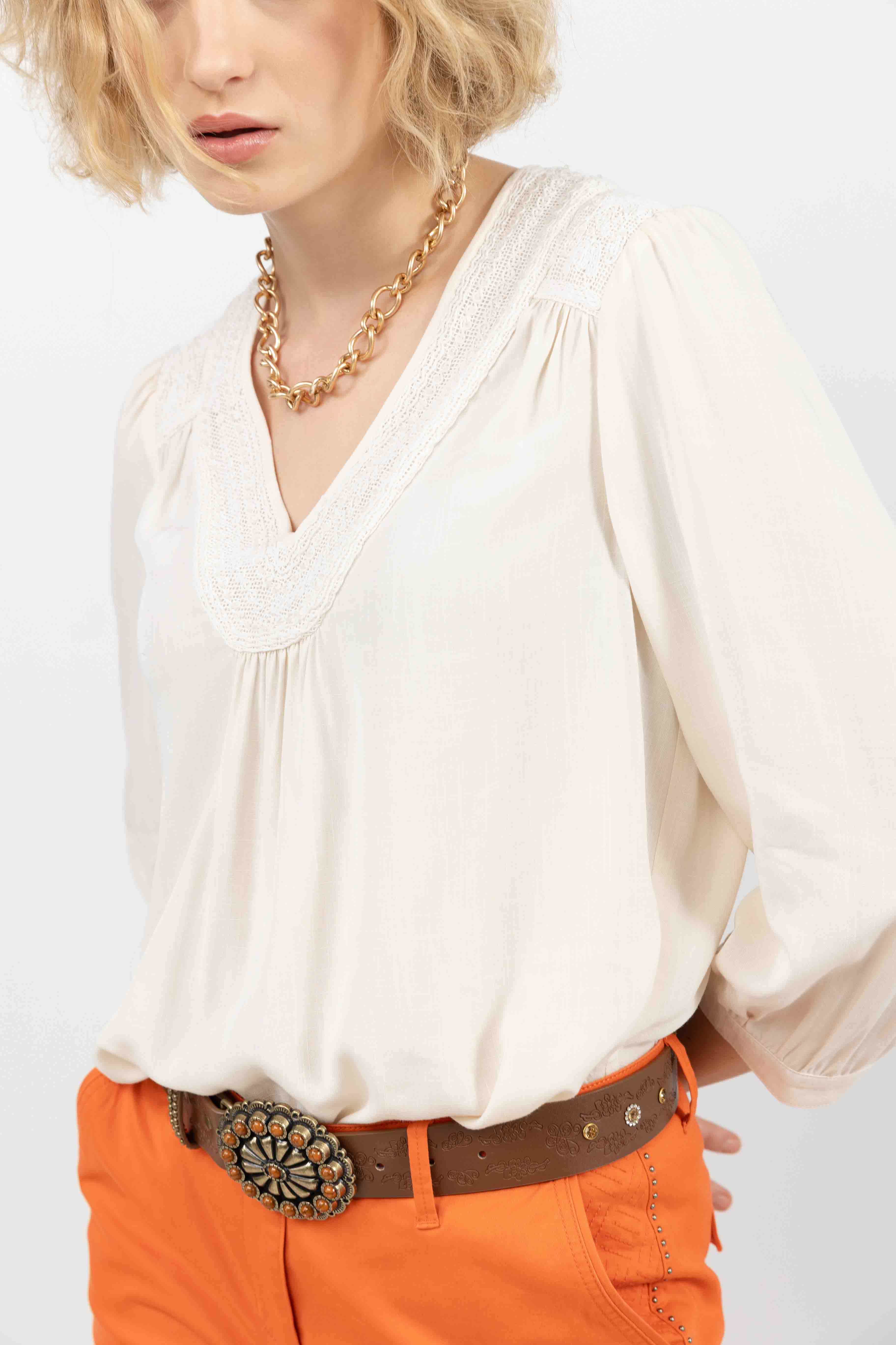 Blouse écru brodée perles chic | Elora