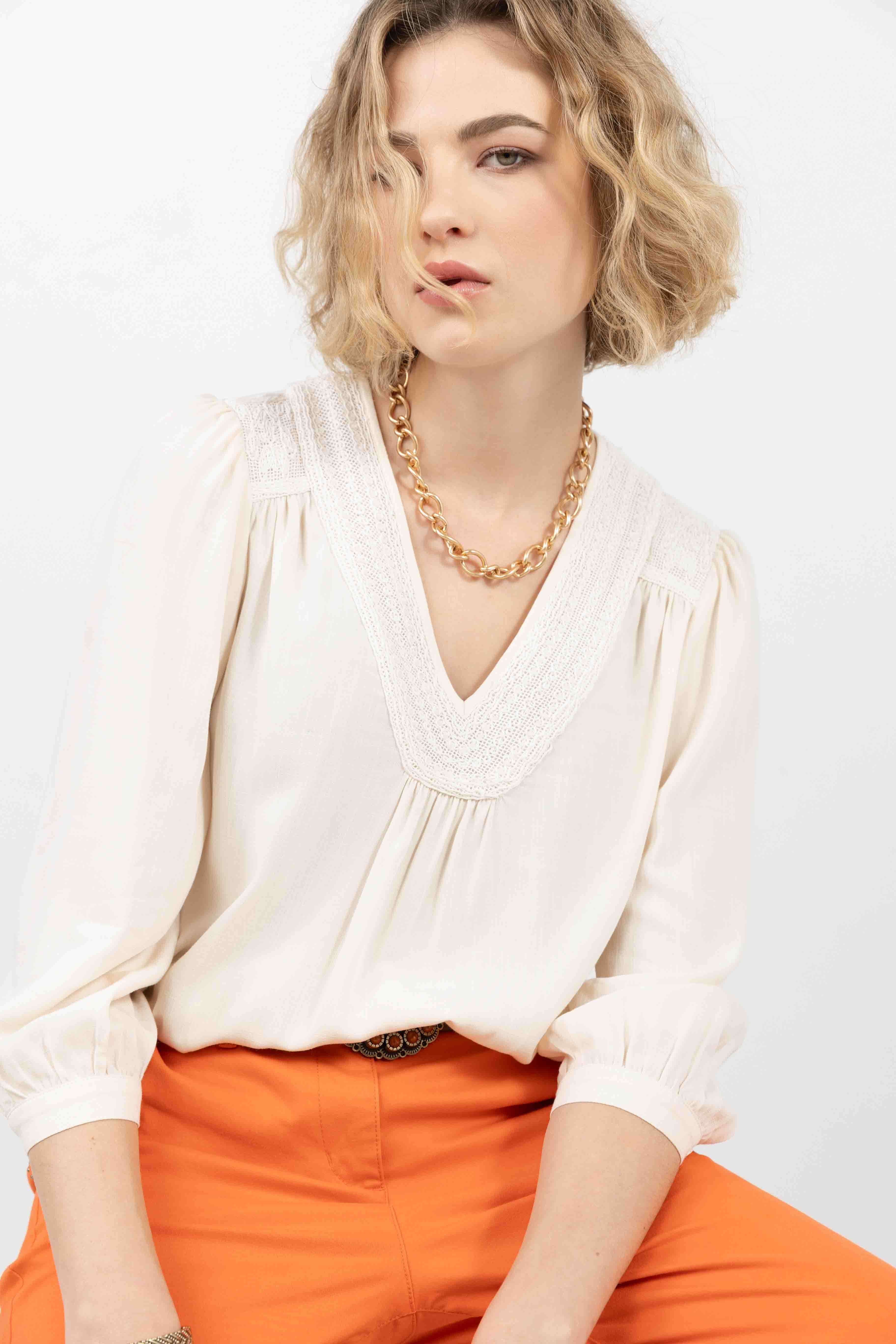 Blouse écru brodée perles chic | Elora