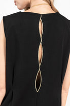 Robe noire courte élégante décolleté V| Elora