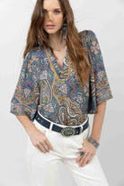 Blouse imprimée bleu cachemire | Elora