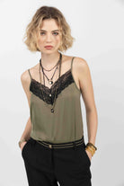 Caraco kaki satin dentelle contrastée | Elora